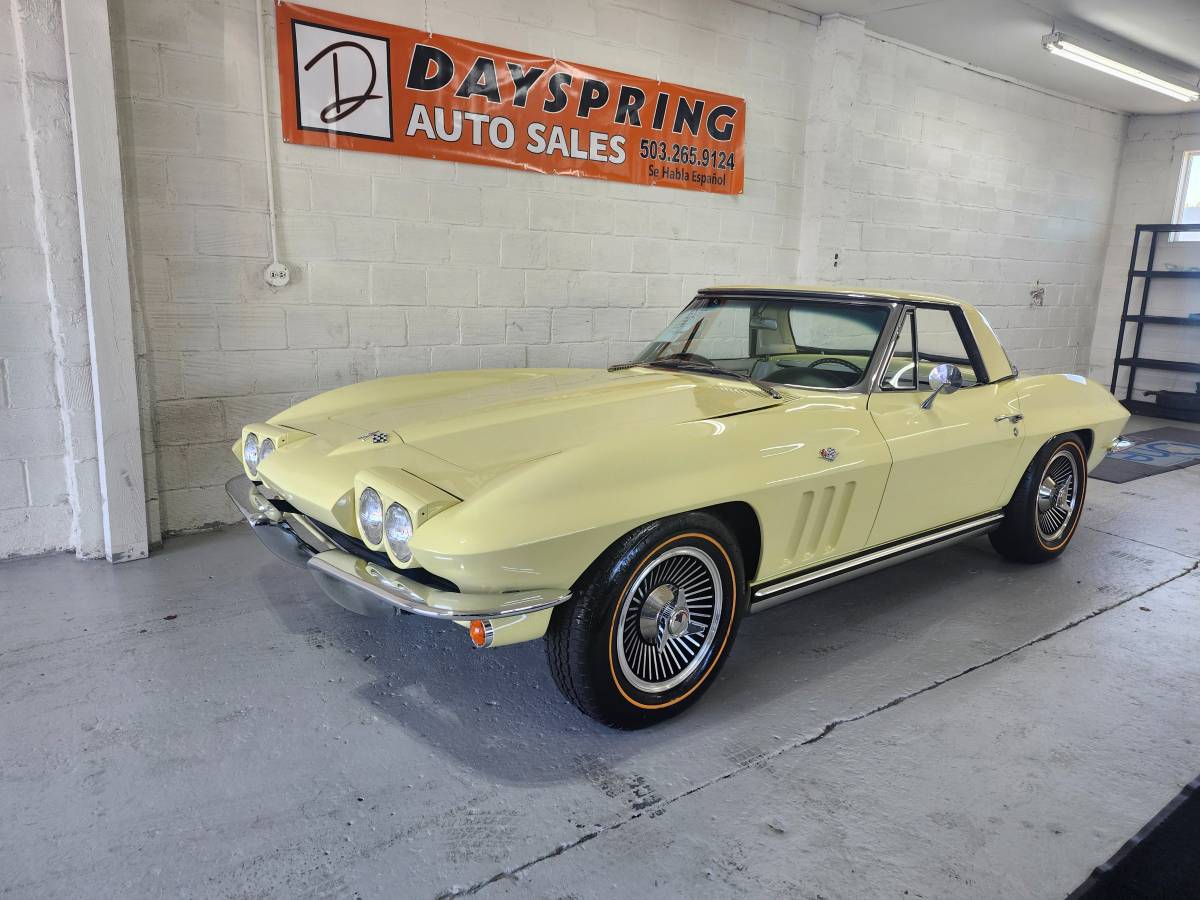 Chevrolet-Corvette-1965-2