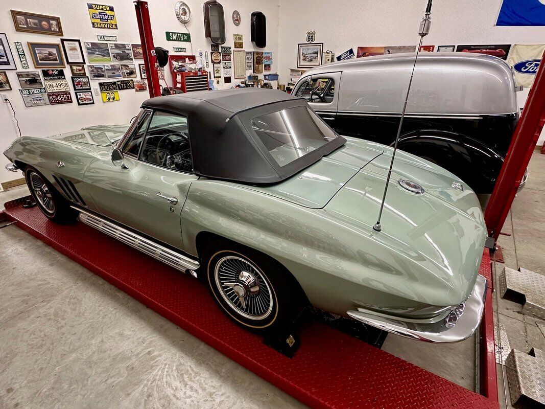 Chevrolet-Corvette-1966-16