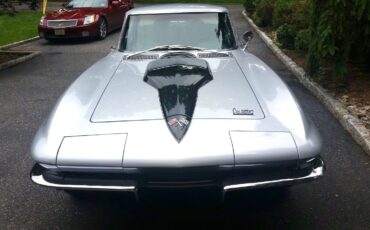 Chevrolet-Corvette-1966-2