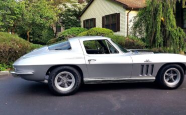 Chevrolet-Corvette-1966-5