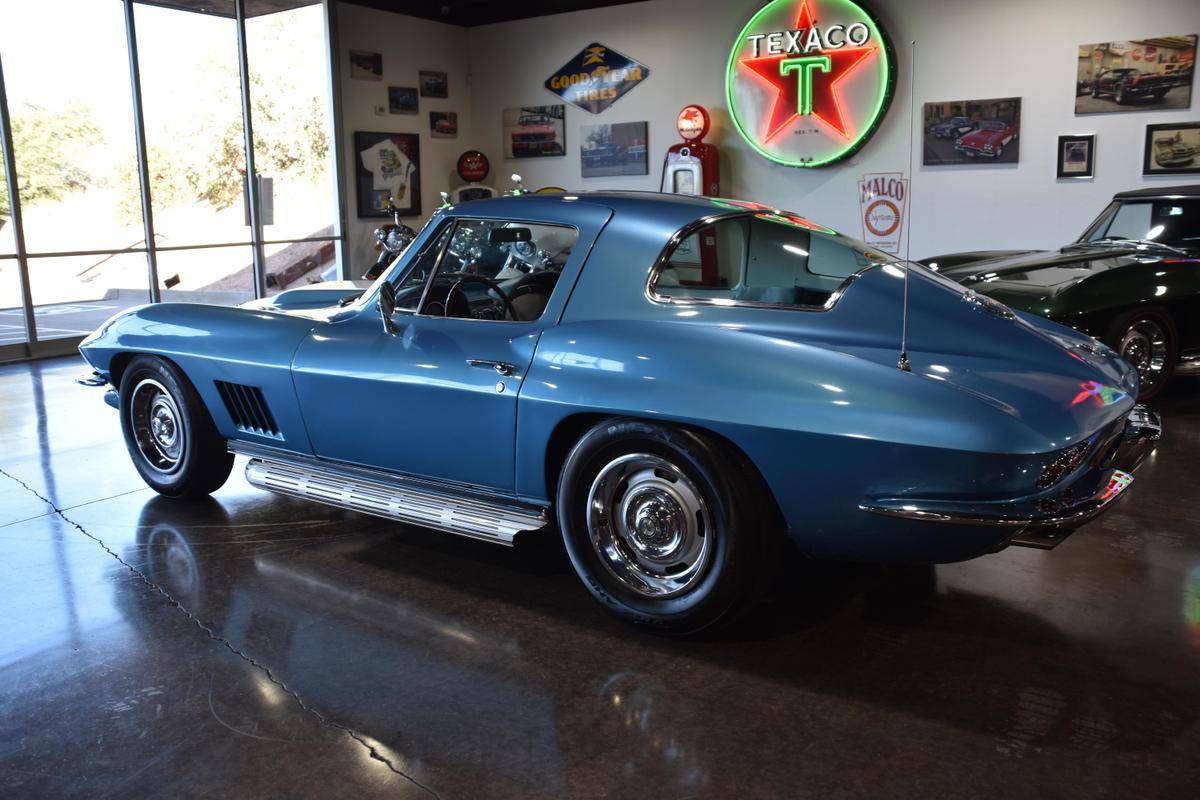 Chevrolet-Corvette-1967-2