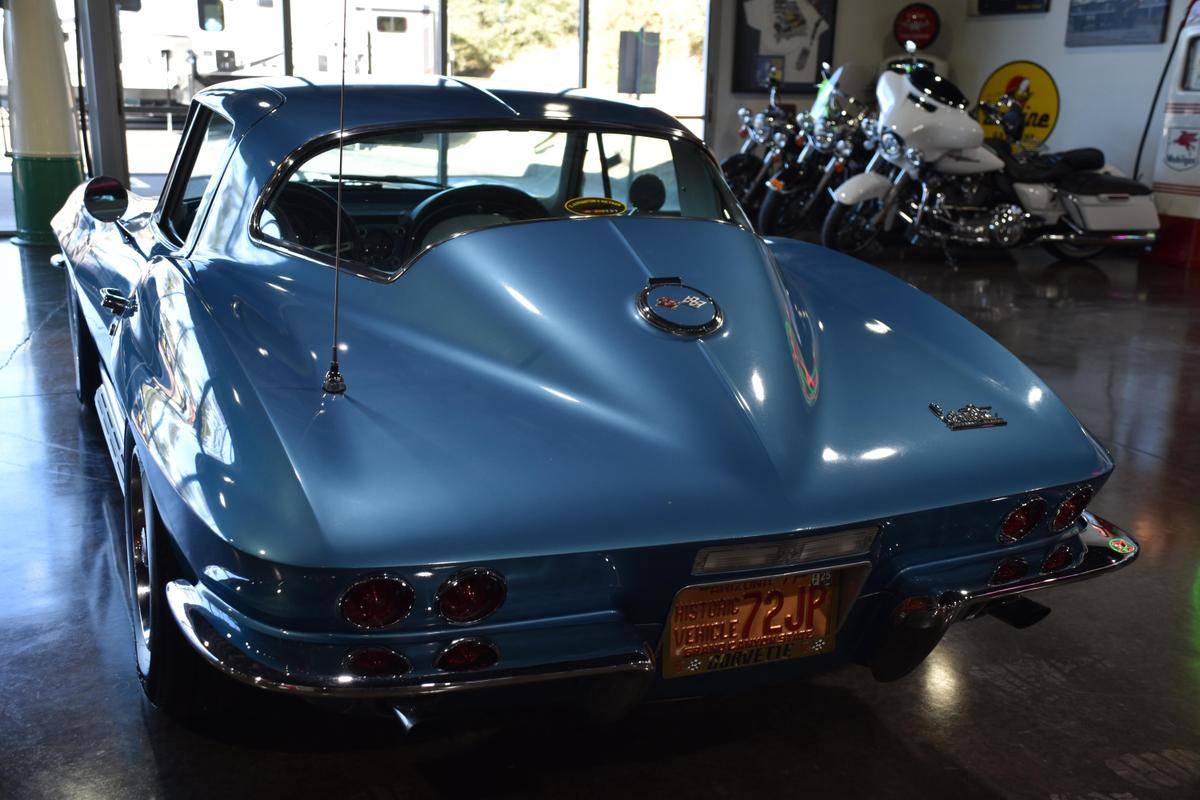 Chevrolet-Corvette-1967-3