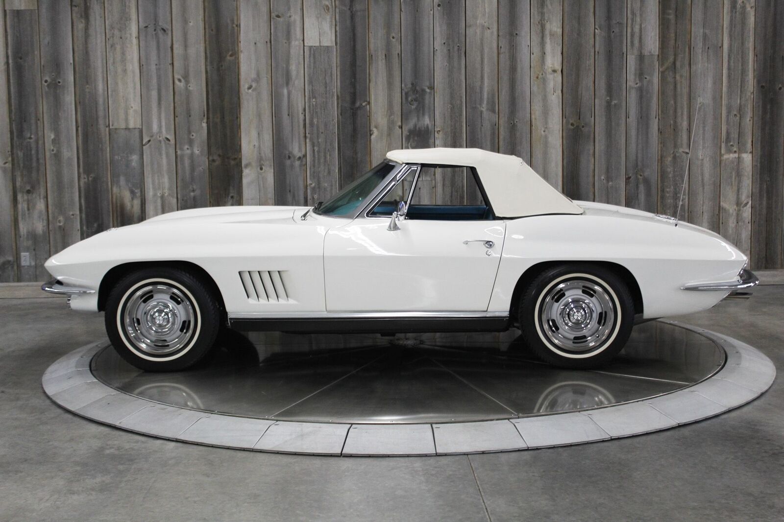 Chevrolet-Corvette-1967-3