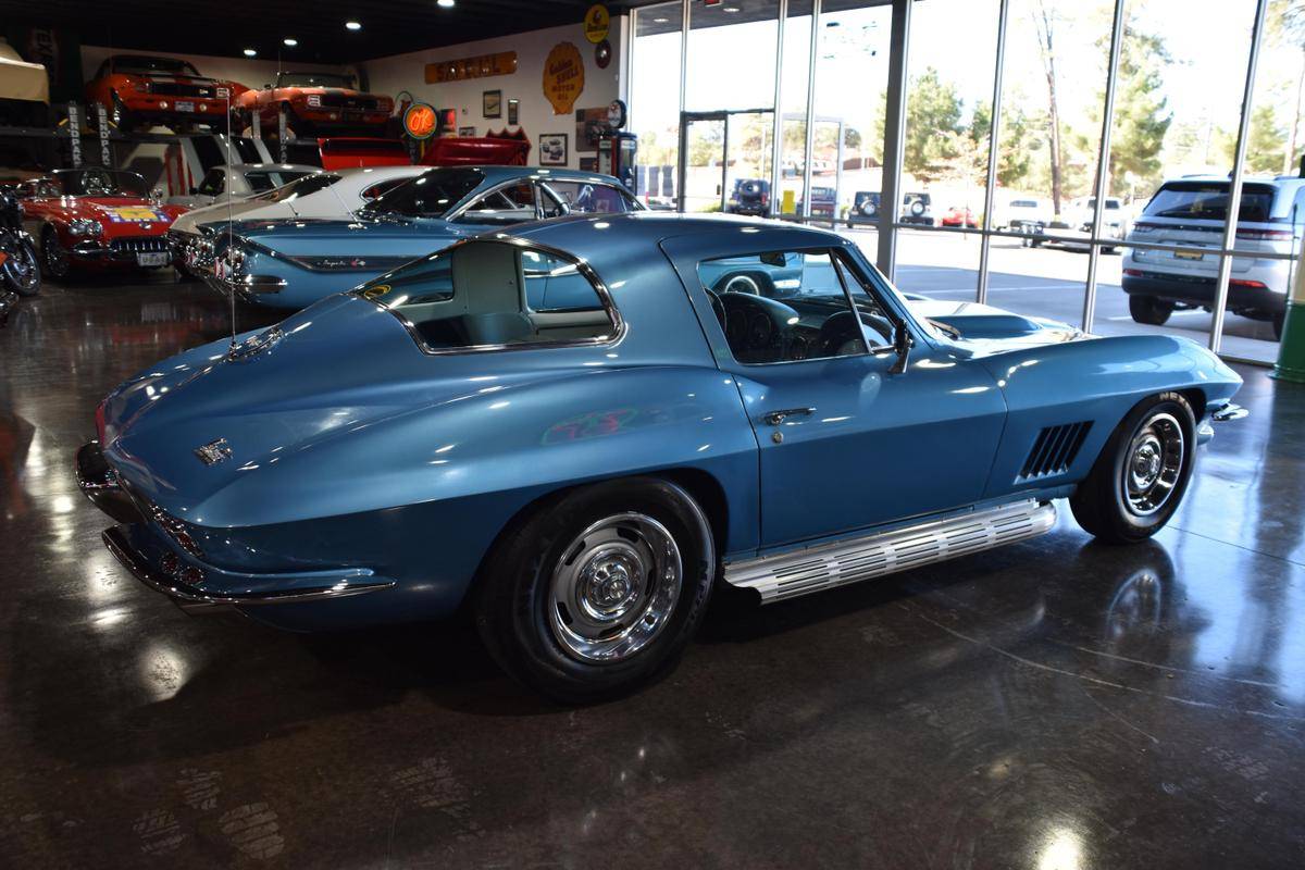 Chevrolet-Corvette-1967-4