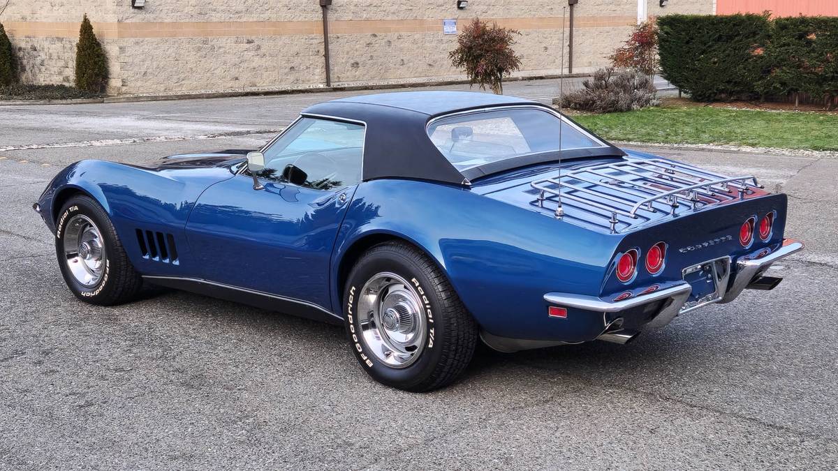 Chevrolet-Corvette-1968-23