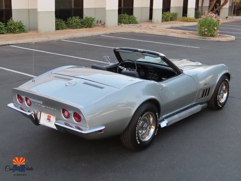 Chevrolet-Corvette-1969-12