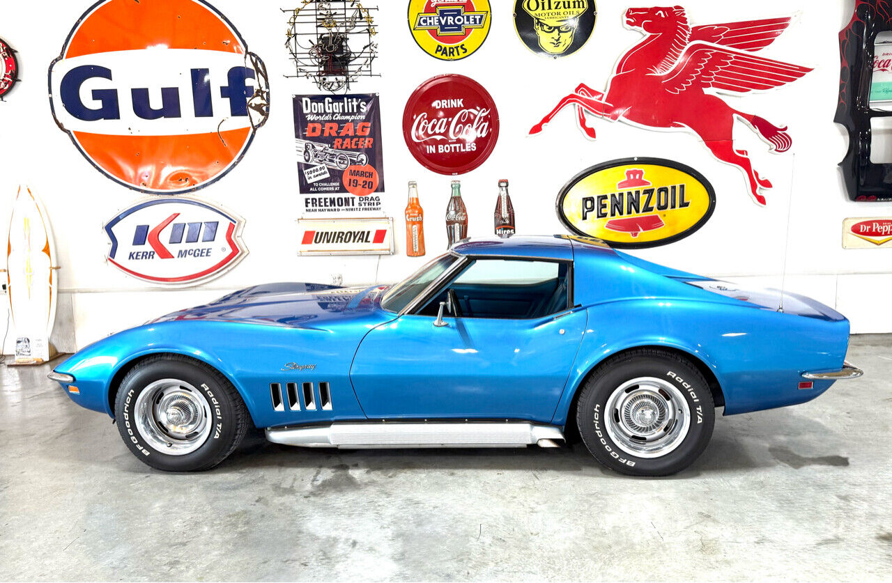 Chevrolet-Corvette-1969-2