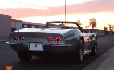 Chevrolet-Corvette-1969-4