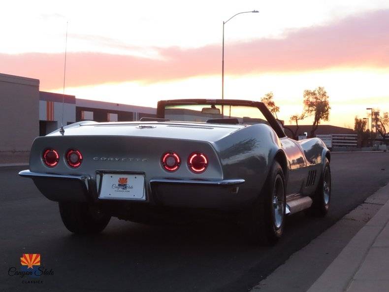 Chevrolet-Corvette-1969-4