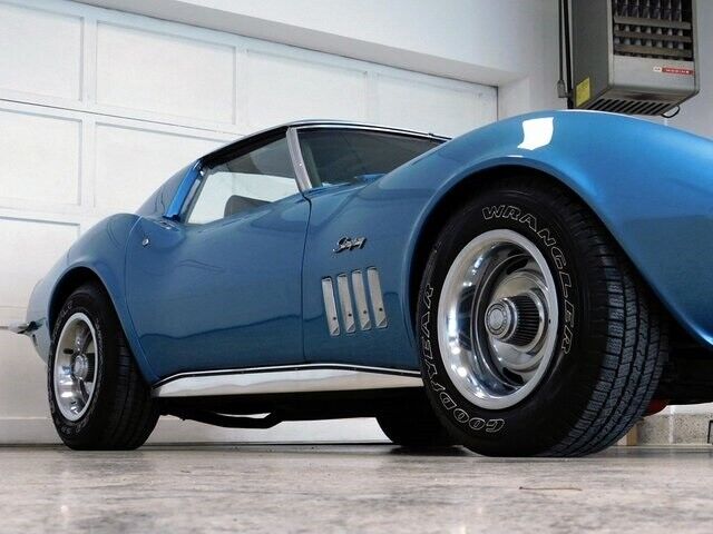 Chevrolet-Corvette-1969-9