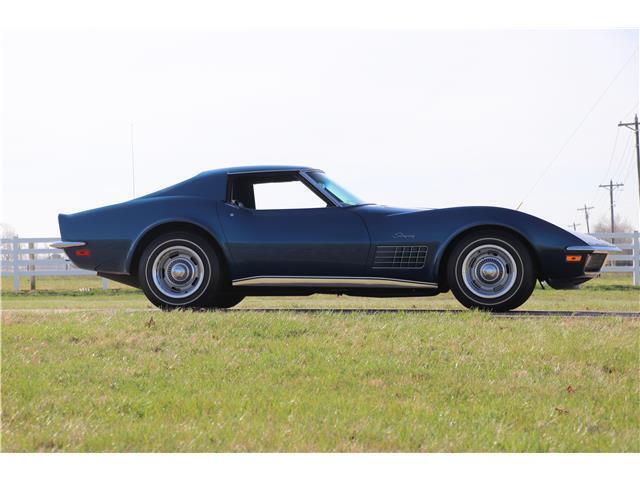 Chevrolet-Corvette-1971-32