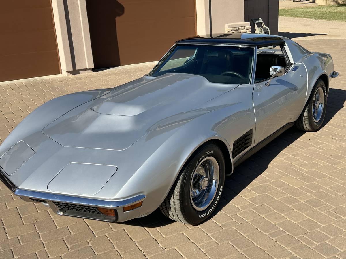 Chevrolet-Corvette-1972-11