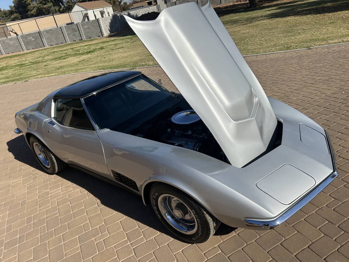 Chevrolet-Corvette-1972-13