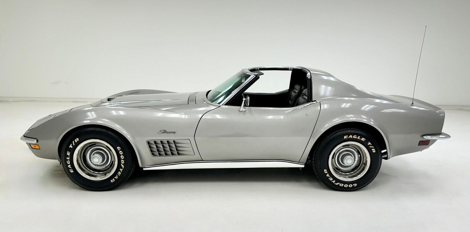 Chevrolet-Corvette-1972-2