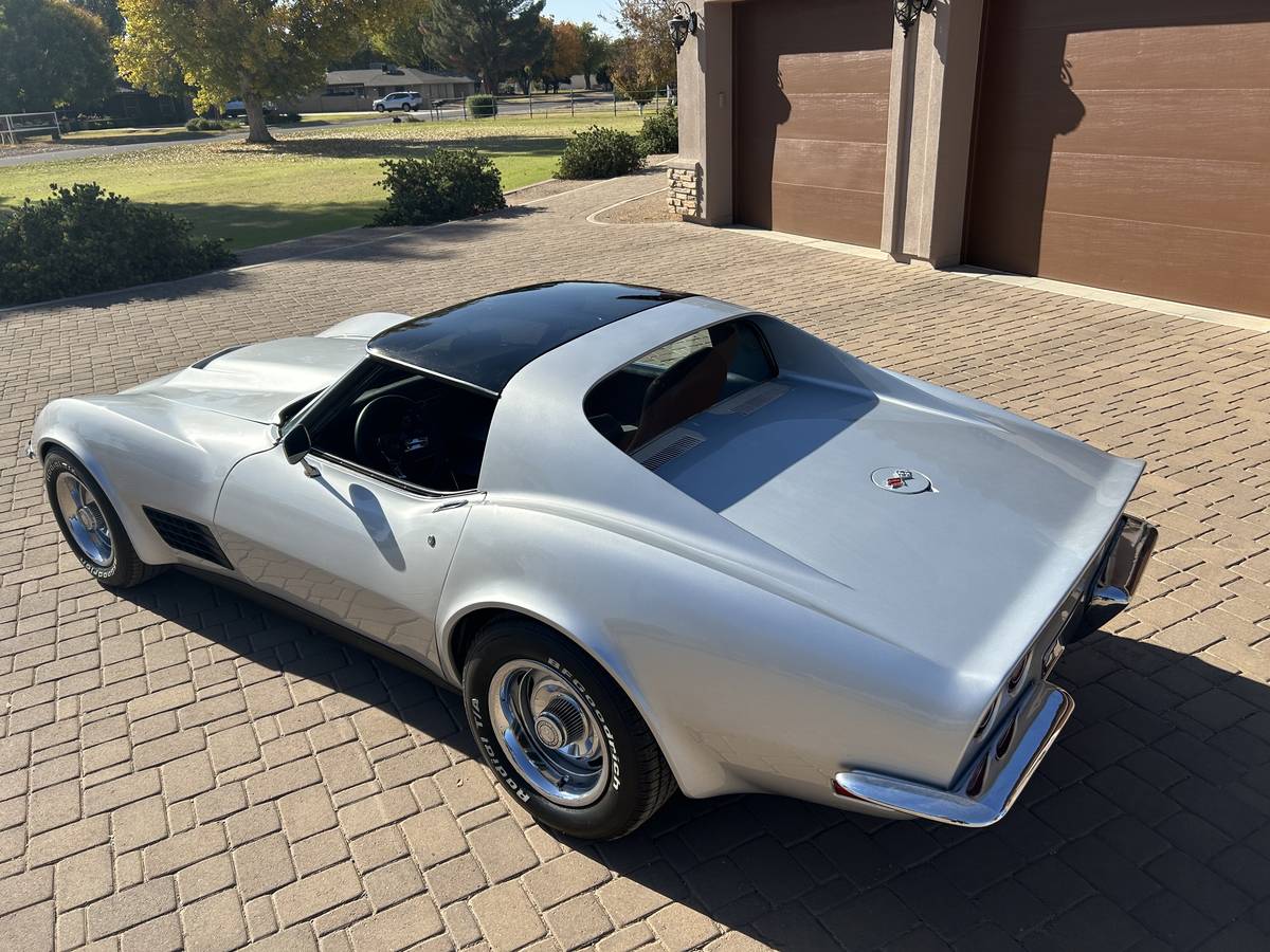 Chevrolet-Corvette-1972-4