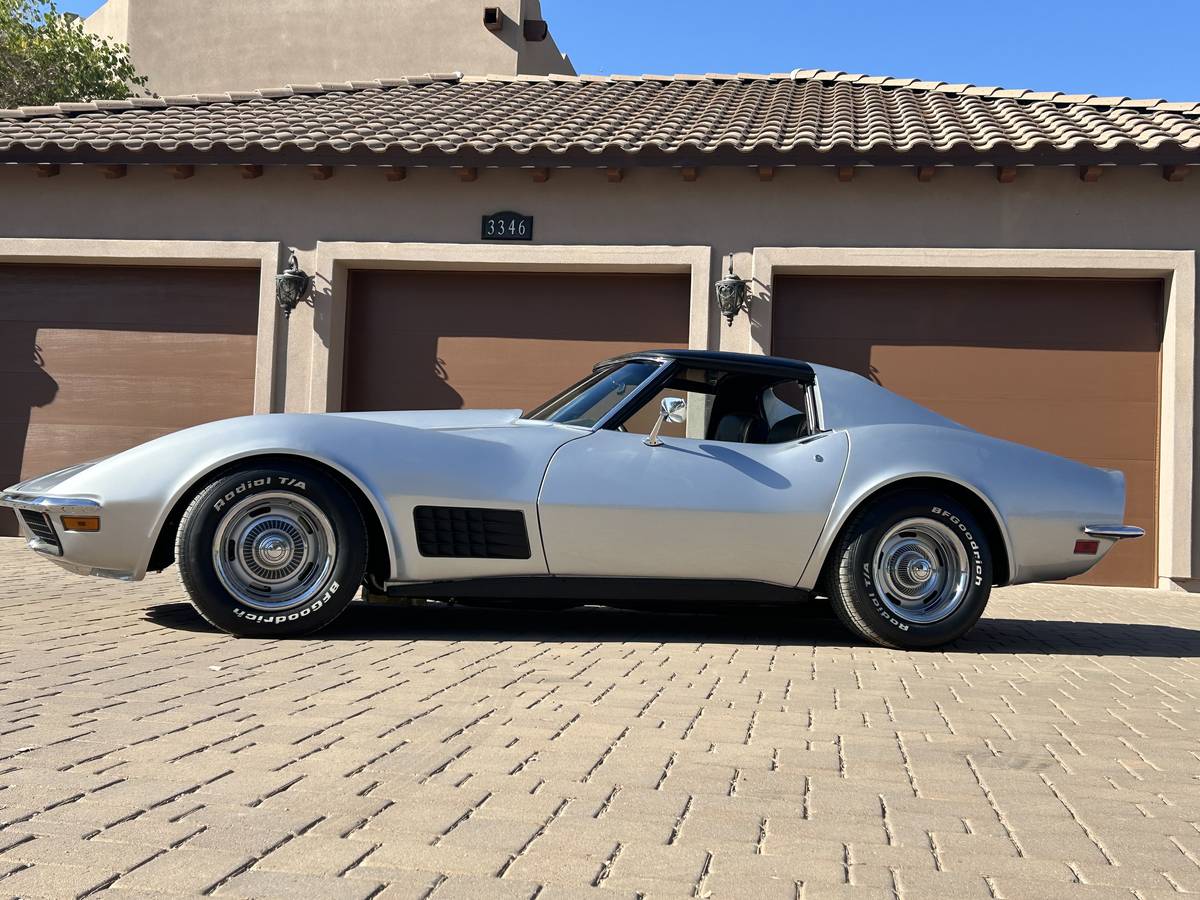 Chevrolet-Corvette-1972-5