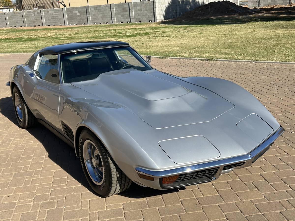 Chevrolet-Corvette-1972-6