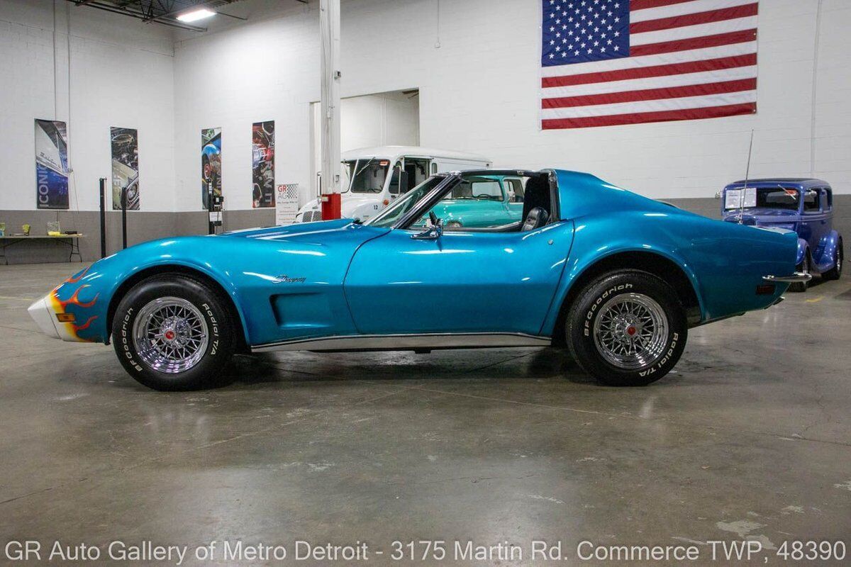 Chevrolet-Corvette-1973-2