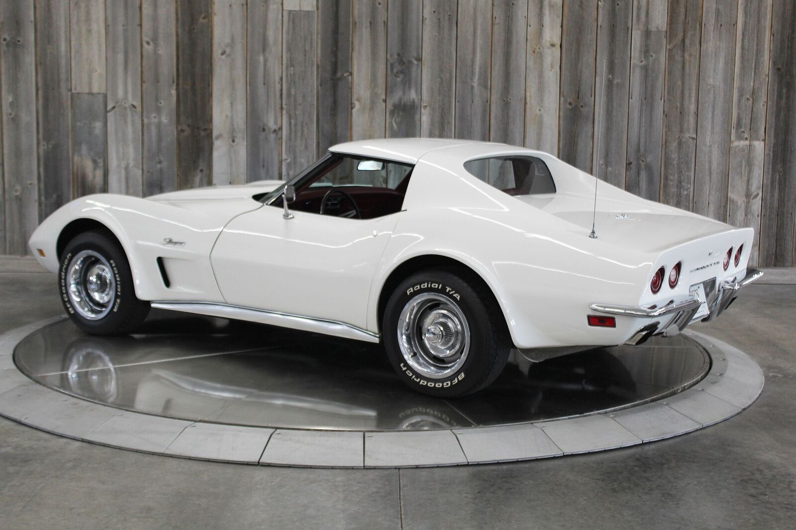 Chevrolet-Corvette-1973-2