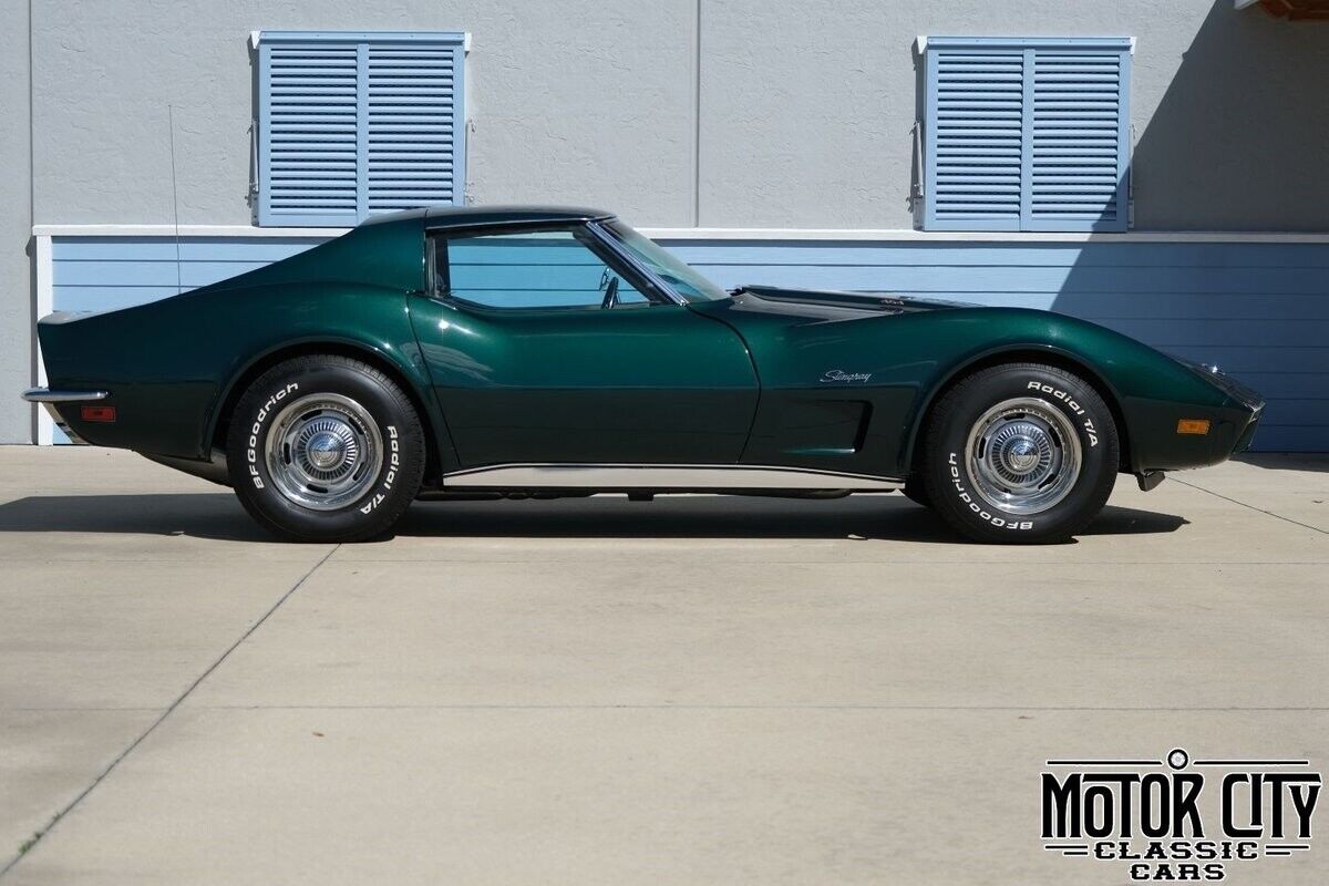 Chevrolet-Corvette-1973-2