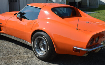 Chevrolet-Corvette-1973-2