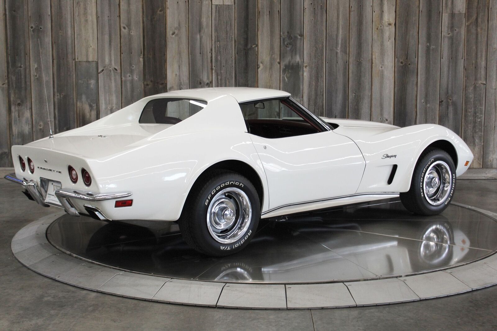 Chevrolet-Corvette-1973-3