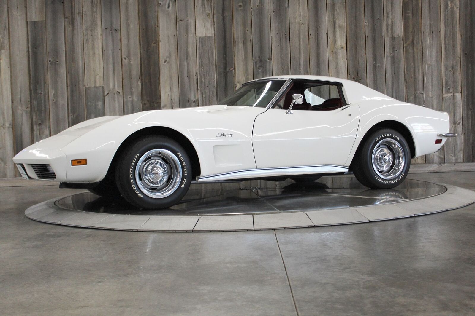 Chevrolet-Corvette-1973-33