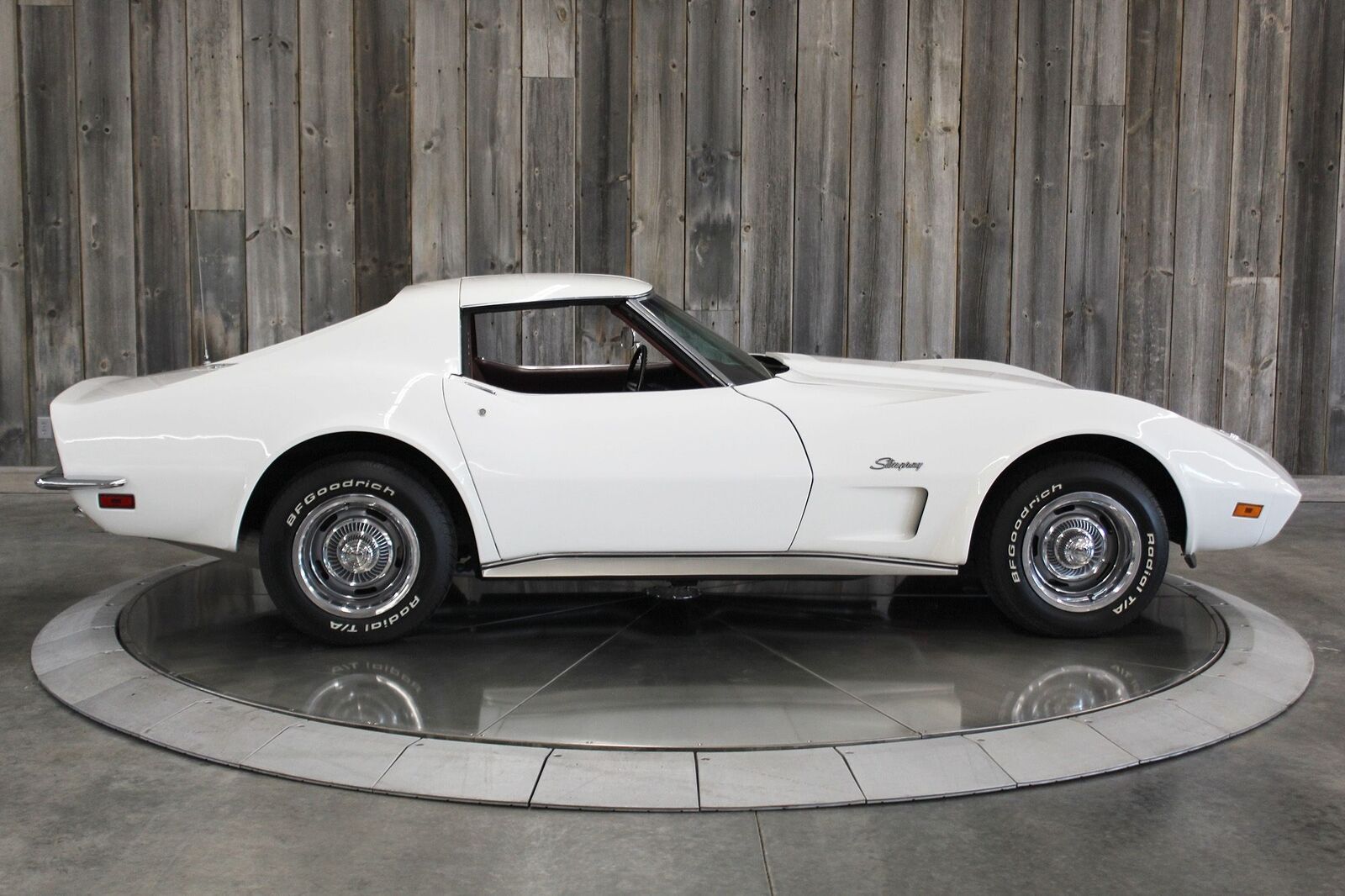 Chevrolet-Corvette-1973-4