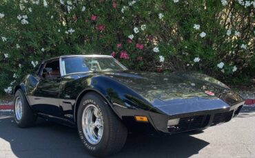 Chevrolet-Corvette-1973