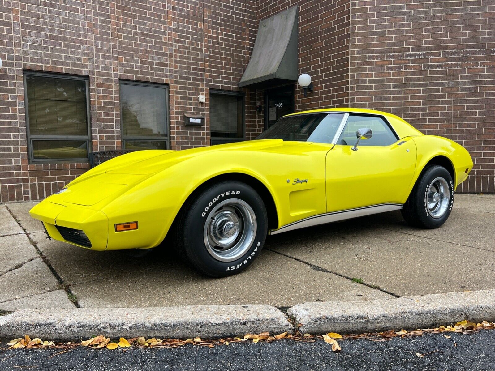 Chevrolet-Corvette-1974-1