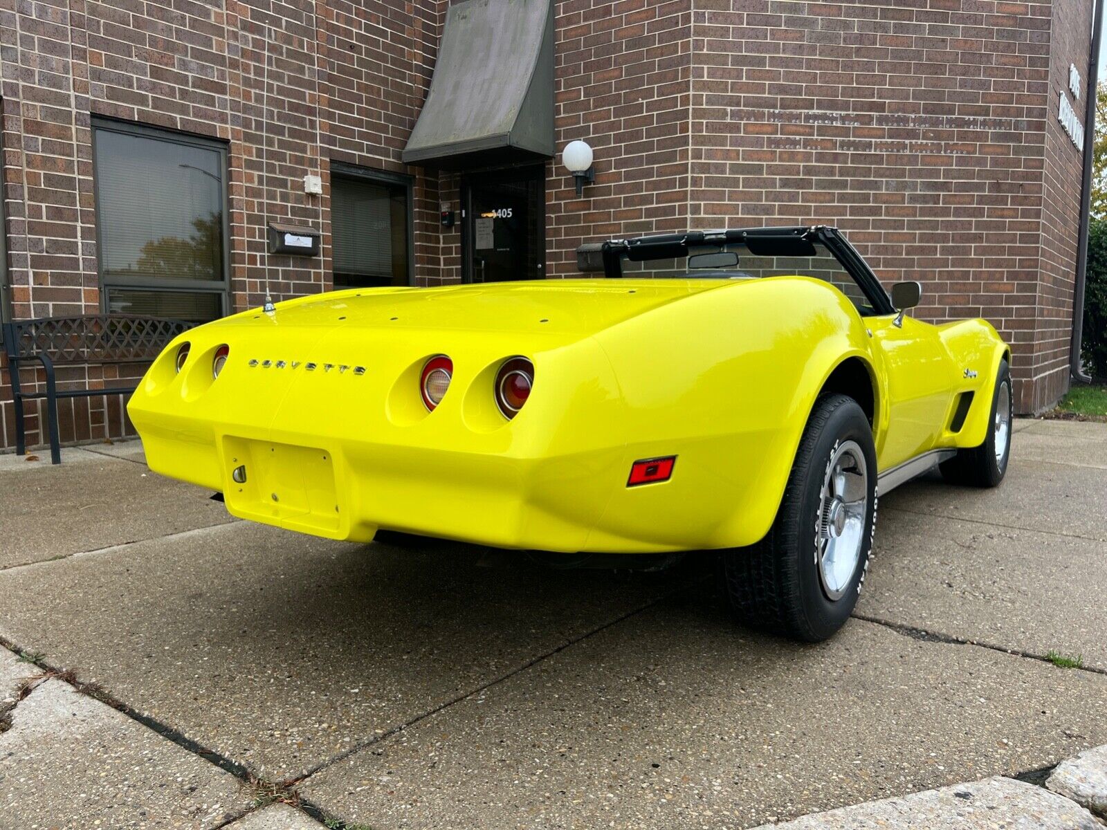 Chevrolet-Corvette-1974-11