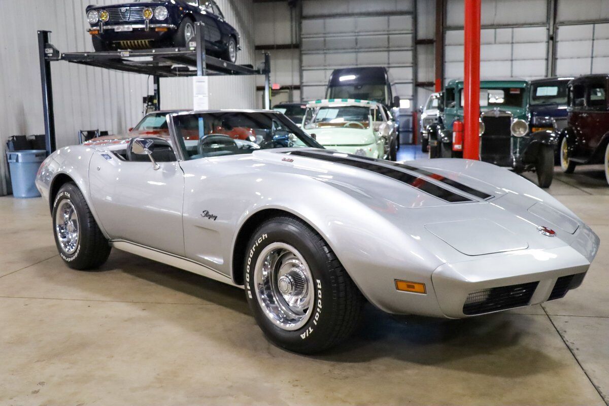 Chevrolet-Corvette-1974-11