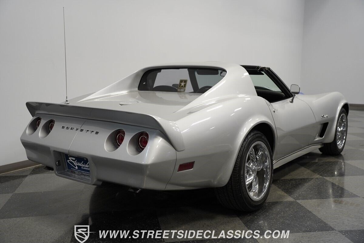 Chevrolet-Corvette-1974-11