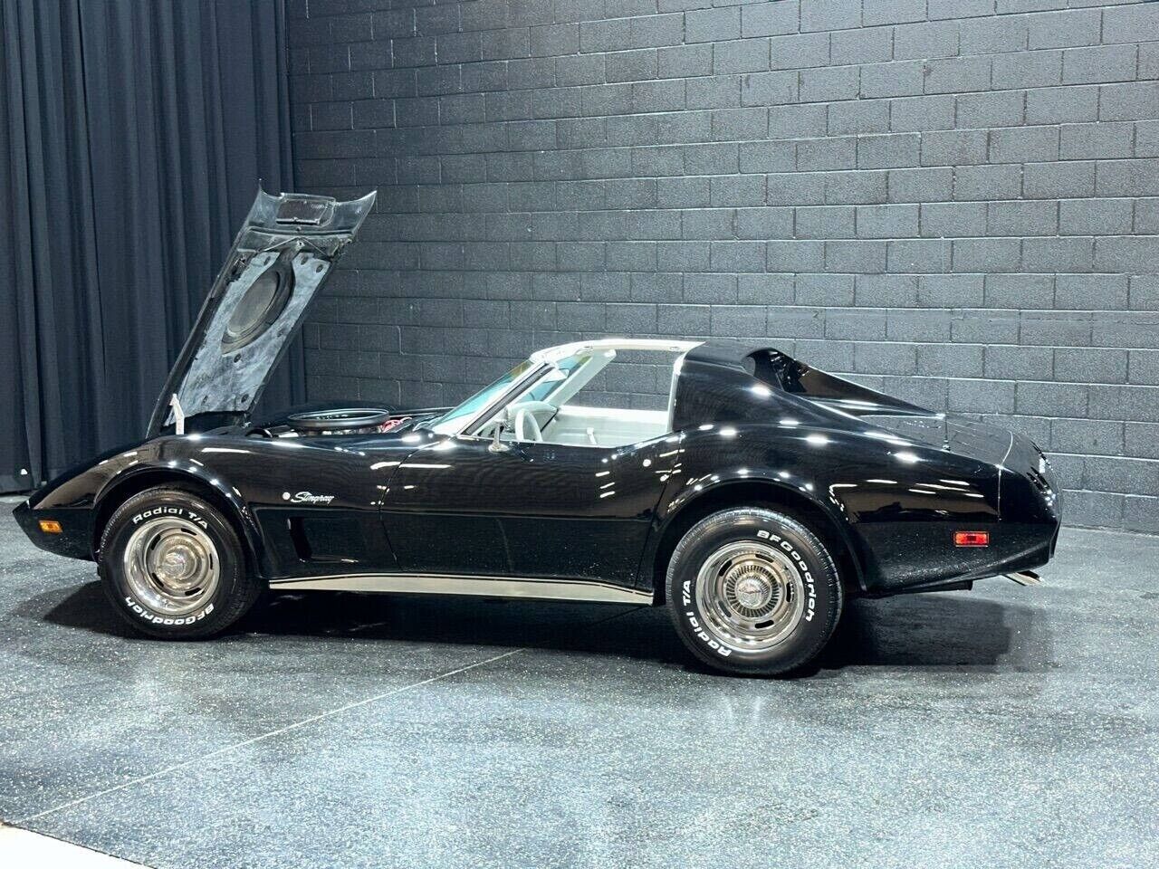 Chevrolet-Corvette-1974-15