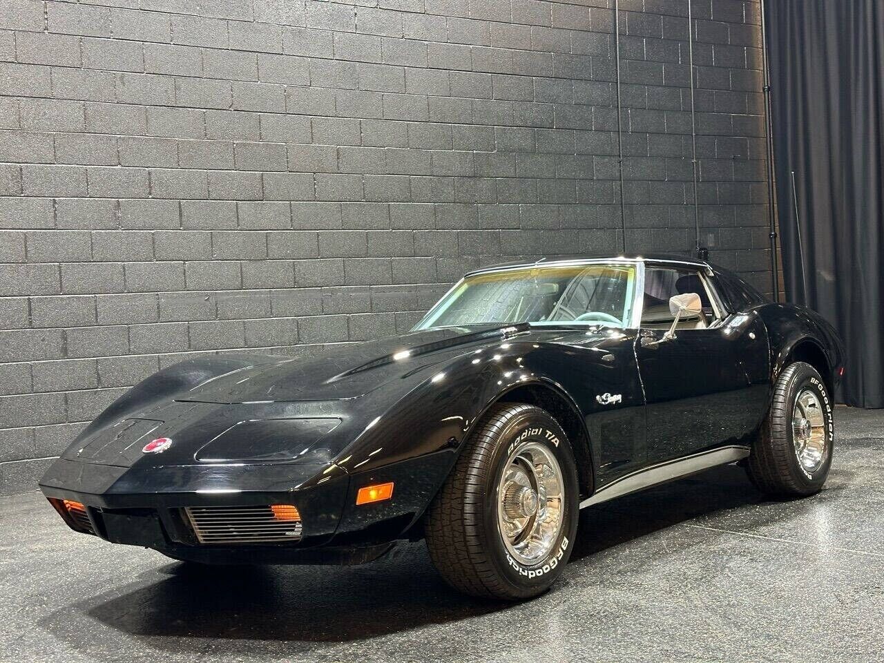 Chevrolet-Corvette-1974-16