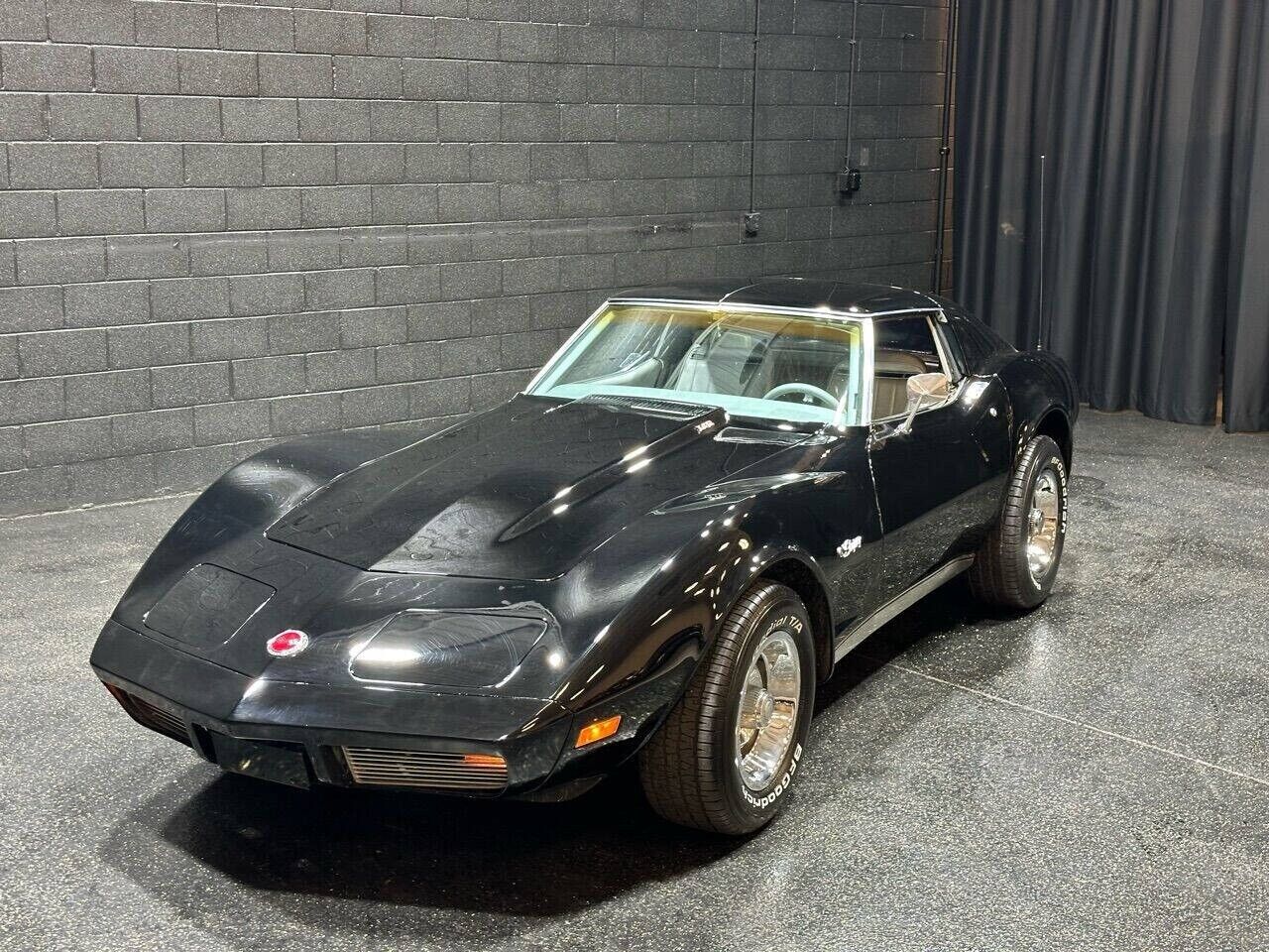 Chevrolet-Corvette-1974-17