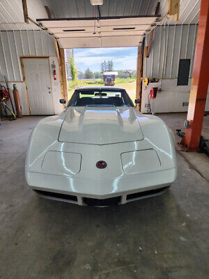 Chevrolet-Corvette-1974-2