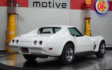 Chevrolet-Corvette-1974-2