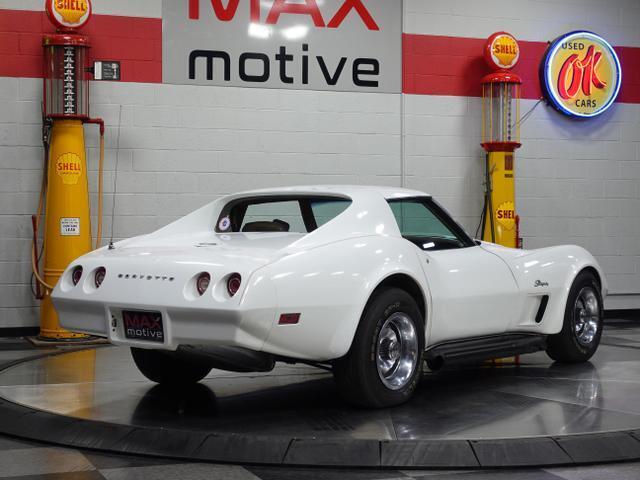 Chevrolet-Corvette-1974-2