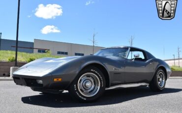 Chevrolet-Corvette-1974-2