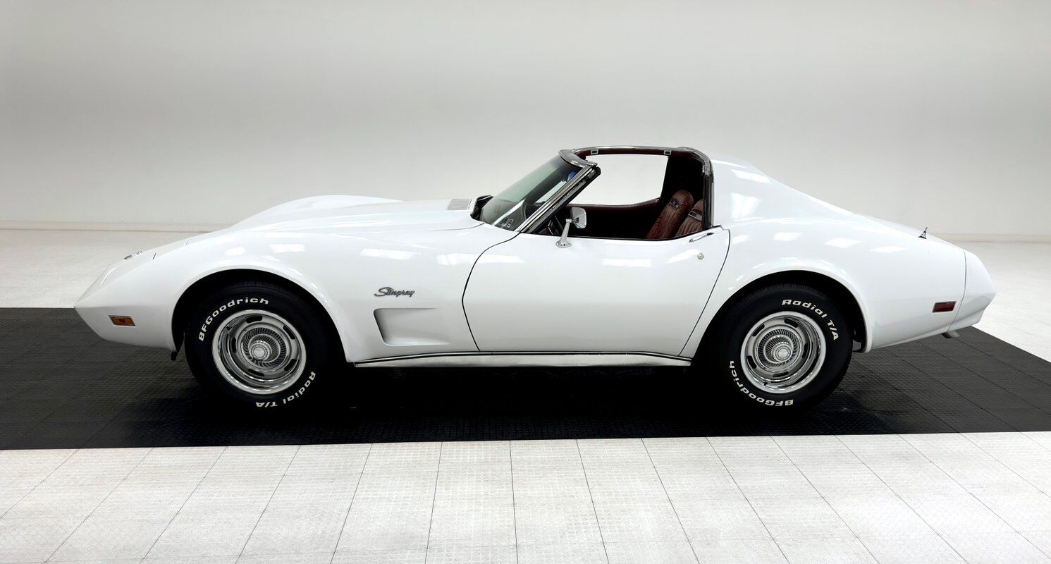 Chevrolet-Corvette-1974-2