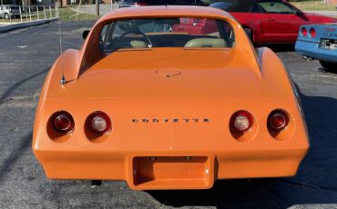 Chevrolet-Corvette-1974-2