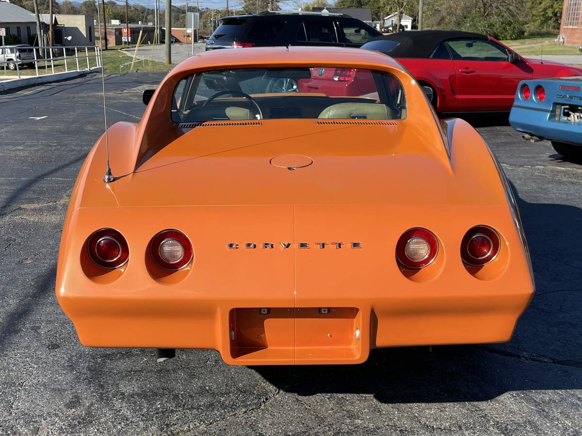 Chevrolet-Corvette-1974-2