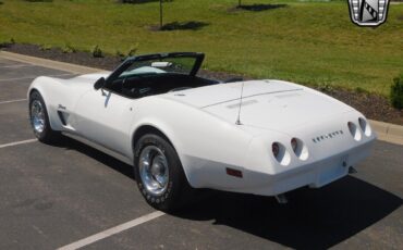 Chevrolet-Corvette-1974-3