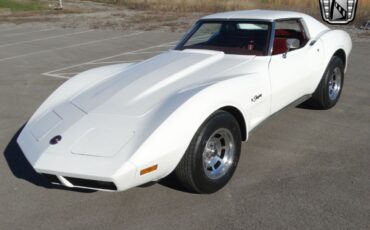 Chevrolet-Corvette-1974-3