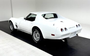 Chevrolet-Corvette-1974-3