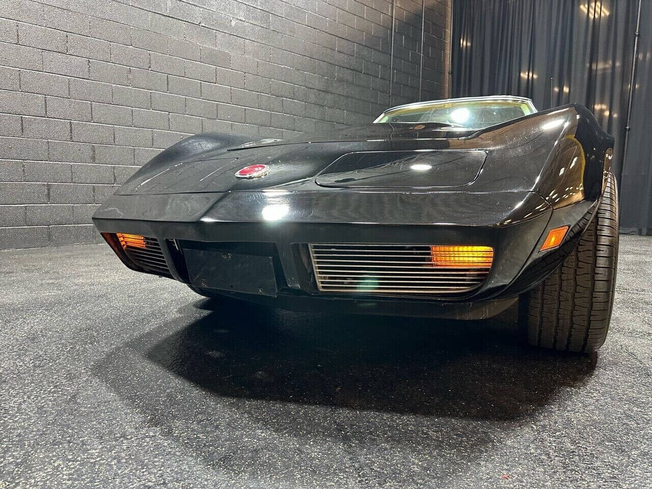 Chevrolet-Corvette-1974-30