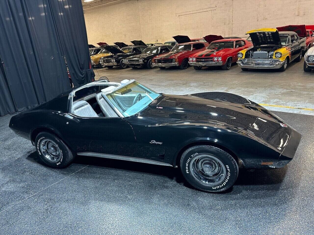 Chevrolet-Corvette-1974-33