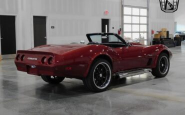 Chevrolet-Corvette-1974-4