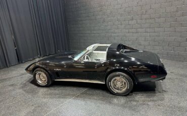 Chevrolet-Corvette-1974-4